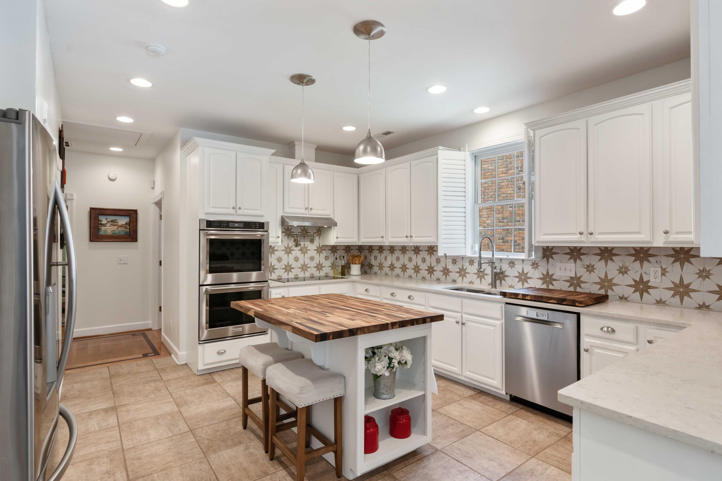 5680 Dixie Plantation Road Hollywood, SC 29449 - Photo 11 of 72 Kitchen with island seating