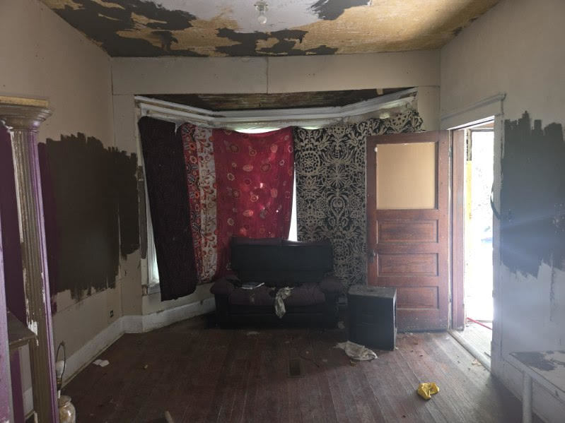 6619 South Aberdeen Street Chicago, IL 60621 - Photo 3 of 17 a living room with furniture