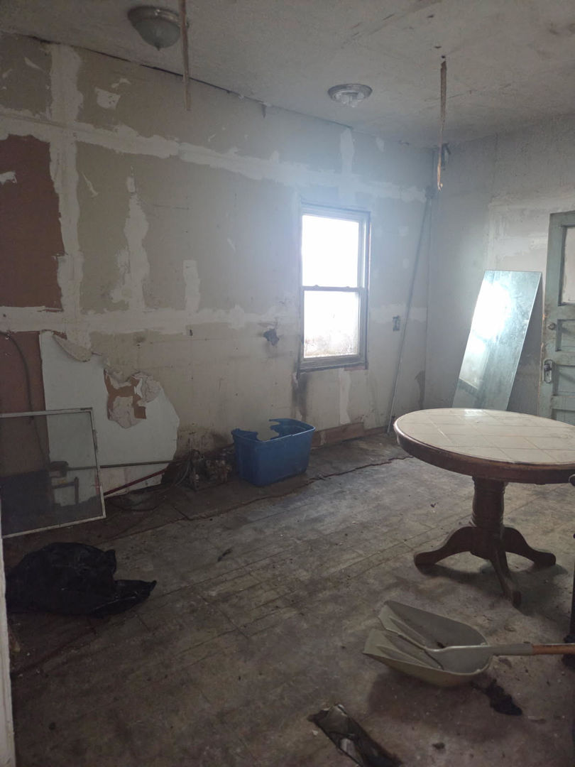 6619 South Aberdeen Street Chicago, IL 60621 - Photo 6 of 17 a view of a livingroom with furniture