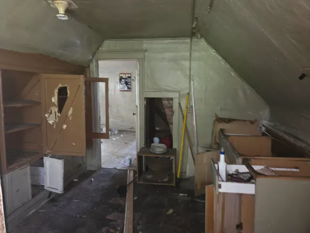 a bathroom with a toilet