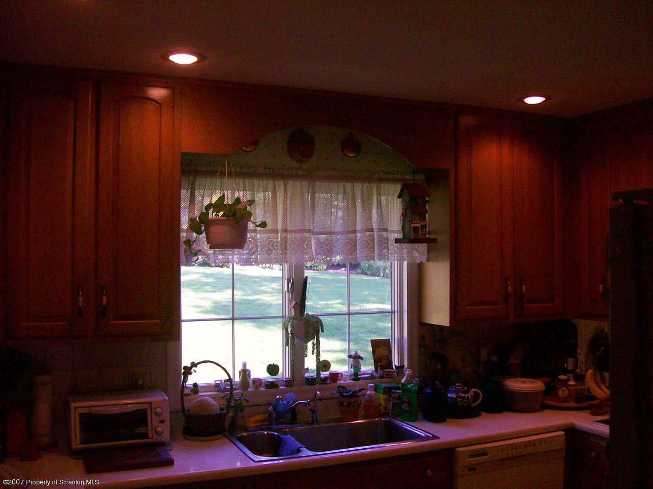 511 Old Colony Road Clarks Summit, PA 18411 - Photo 4 of 12 Gallery Image 4