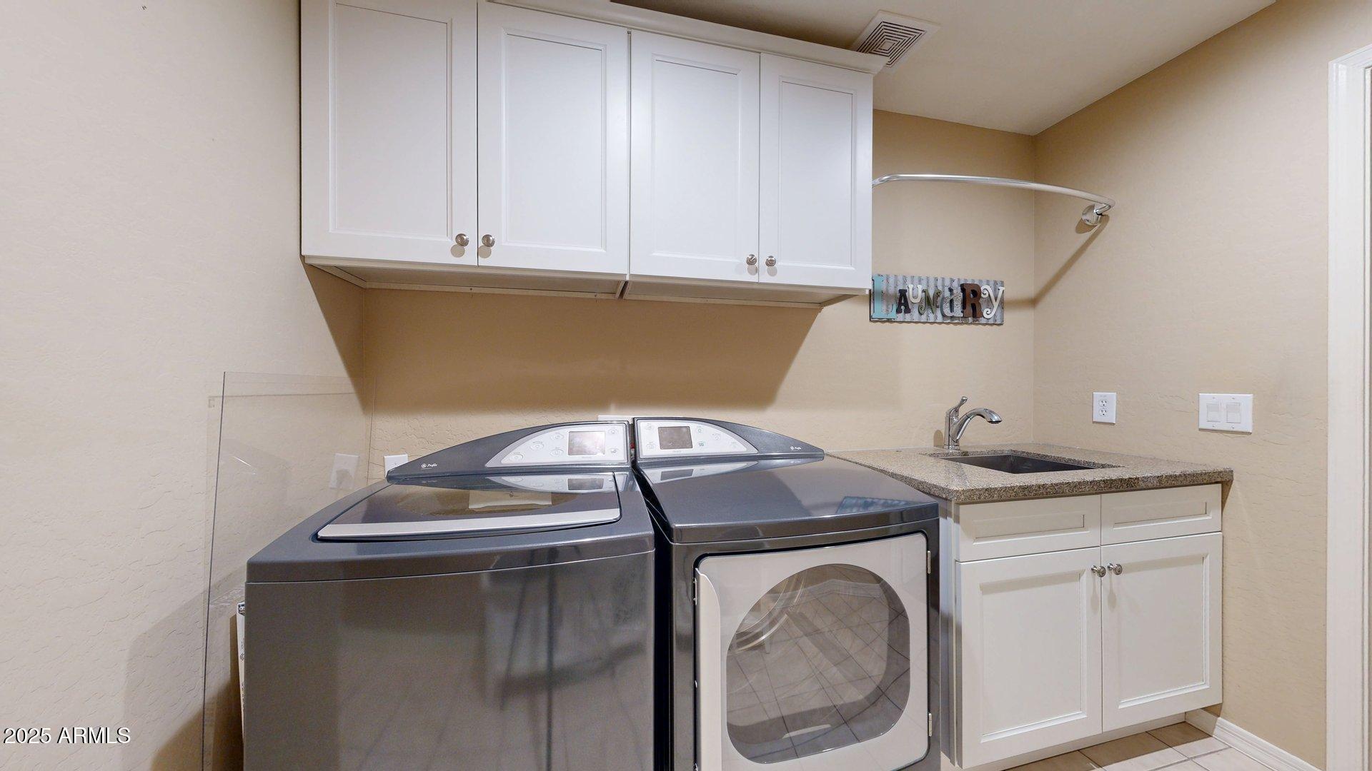 20121 North 76th Street, Unit 1047 Scottsdale, AZ 85255 - Photo 21 of 22 a utility room with dryer and washer