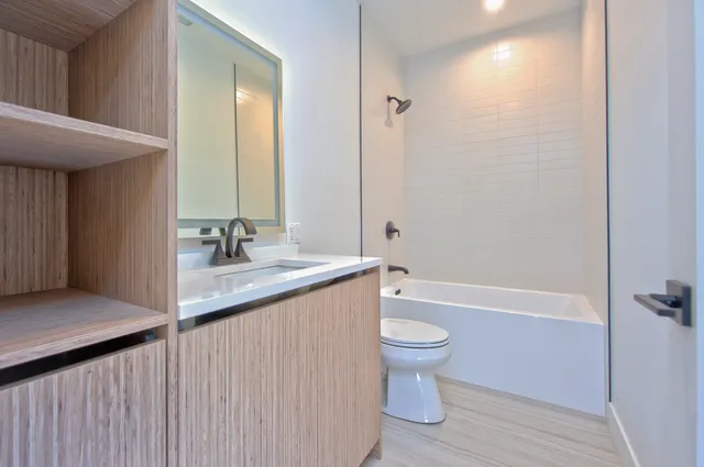 $1,075,000 | 1325 North Artesian Avenue, Unit PH, Chicago, IL 60622