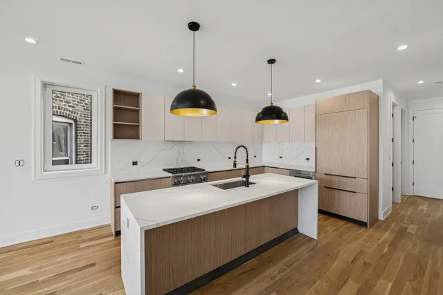 $1,075,000 | 1325 North Artesian Avenue, Unit PH, Chicago, IL 60622