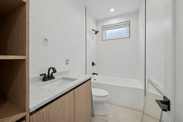 $1,075,000 | 1325 North Artesian Avenue, Unit PH, Chicago, IL 60622