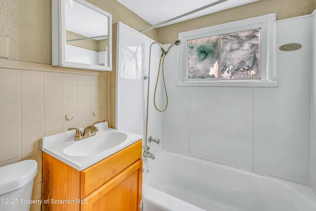 $795 | 1007 Washburn Street, Unit 2, Scranton, PA 18504