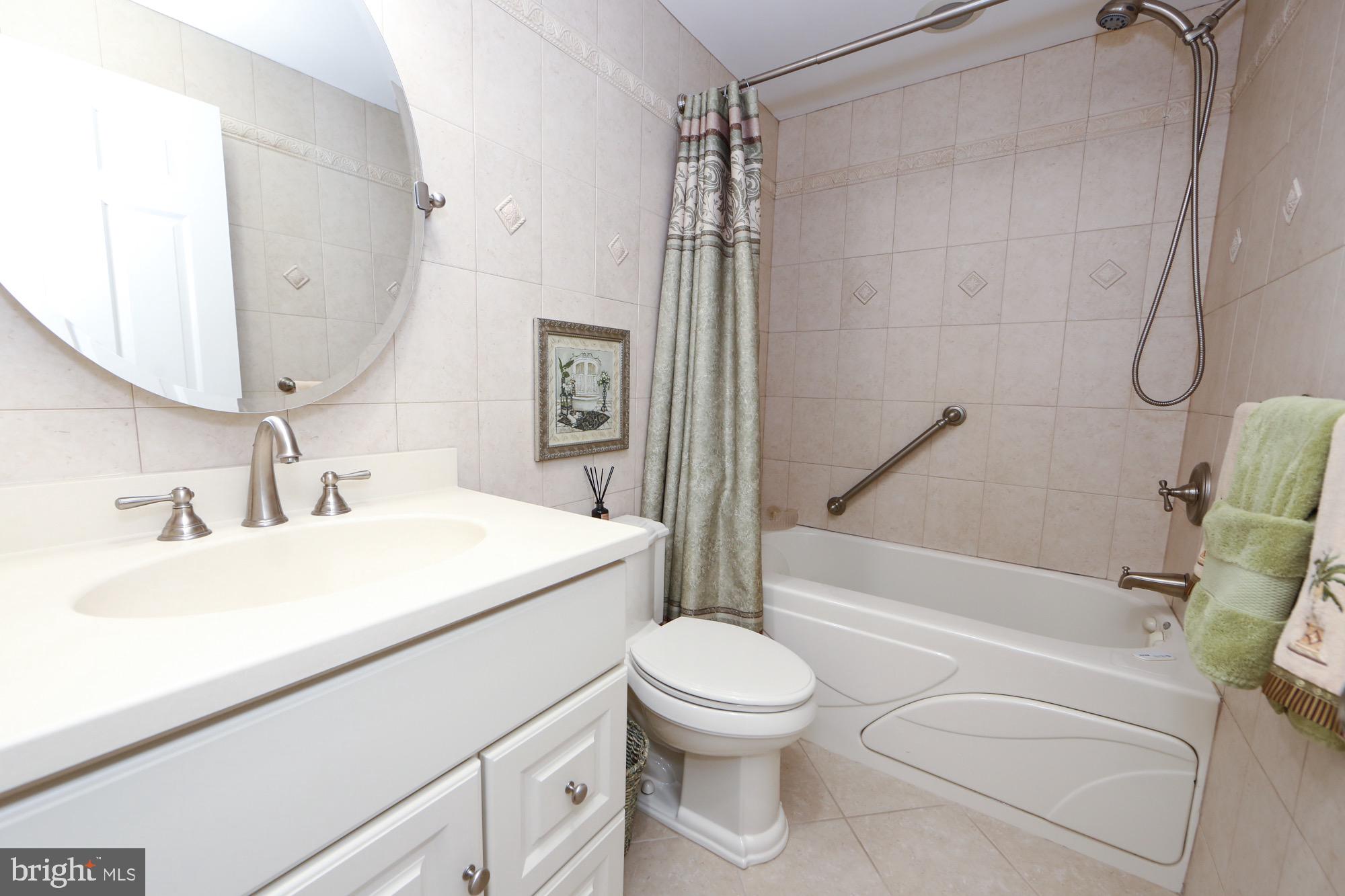 127 Partree Road Cherry Hill, NJ 08003 - Photo 25 of 43 Upstairs hall bathroom