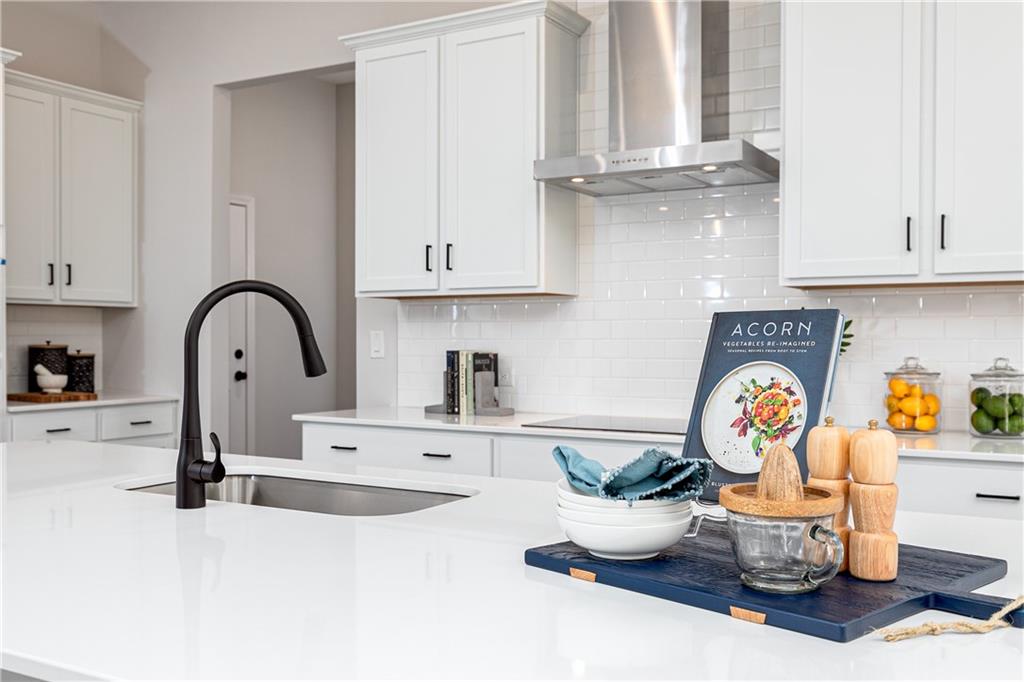 752 Coventry Cv Way Acworth, GA 30102 - Photo 14 of 34 a kitchen with a stove a sink and a stove