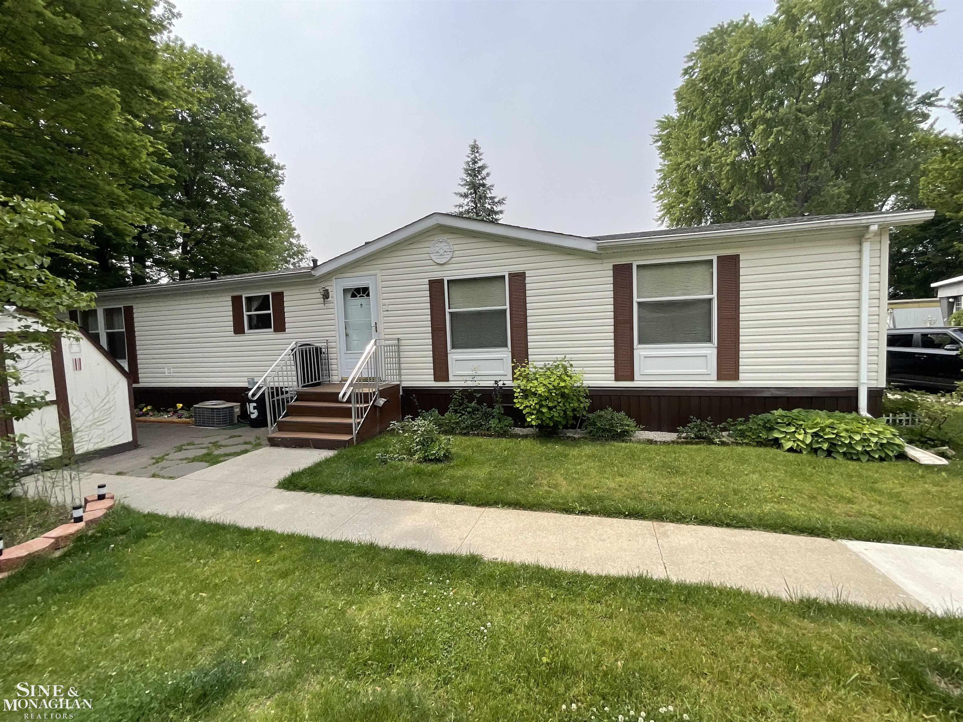3812 Pointe Tremble Road Algonac, MI 48001 - Photo 6 of 35