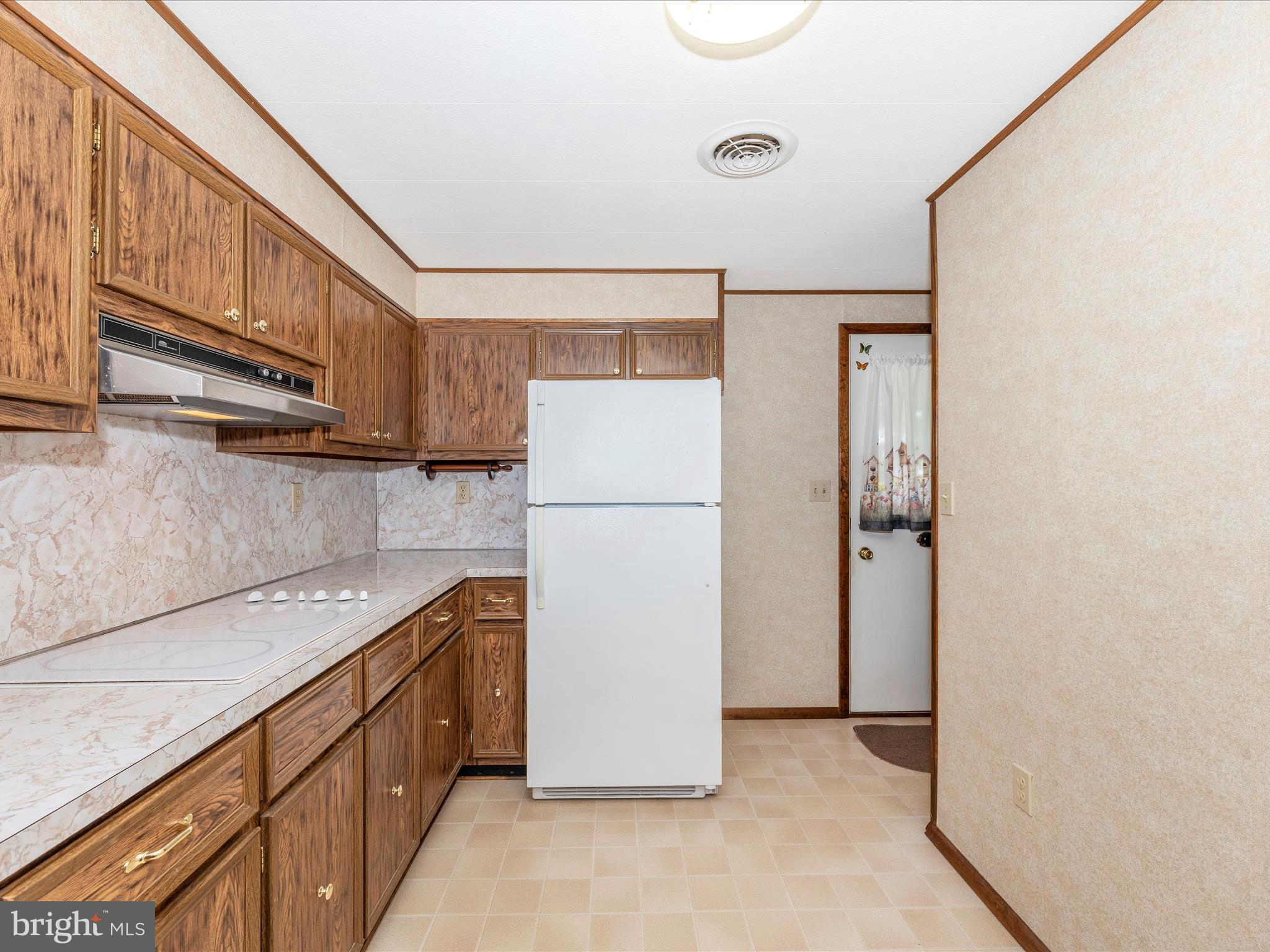 11732 Warner Road Keymar, MD 21757 - Photo 16 of 59 a view of a kitchen with electric appliances