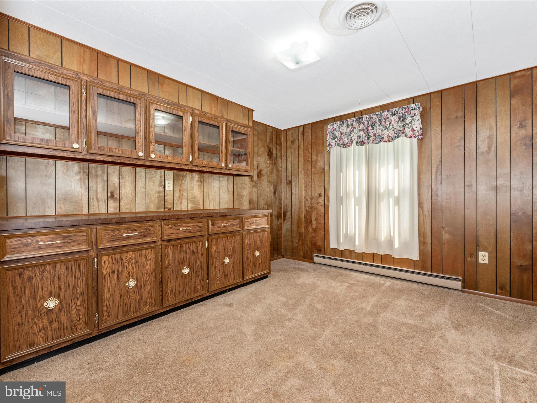 11732 Warner Road Keymar, MD 21757 - Photo 26 of 59 a big room with windows and closet