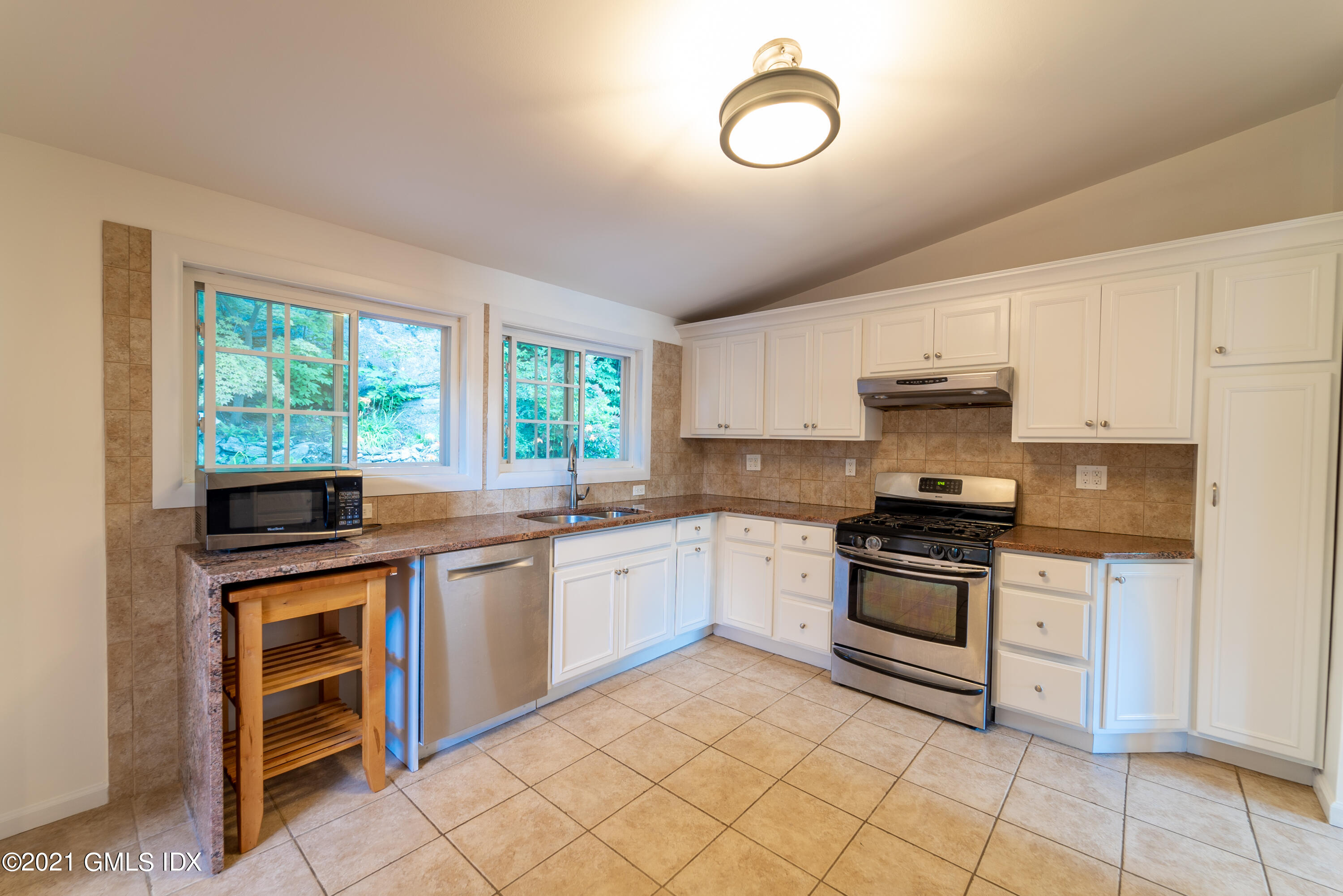 37 Amherst Road Riverside, CT 06878 - Photo 6 of 20 6A