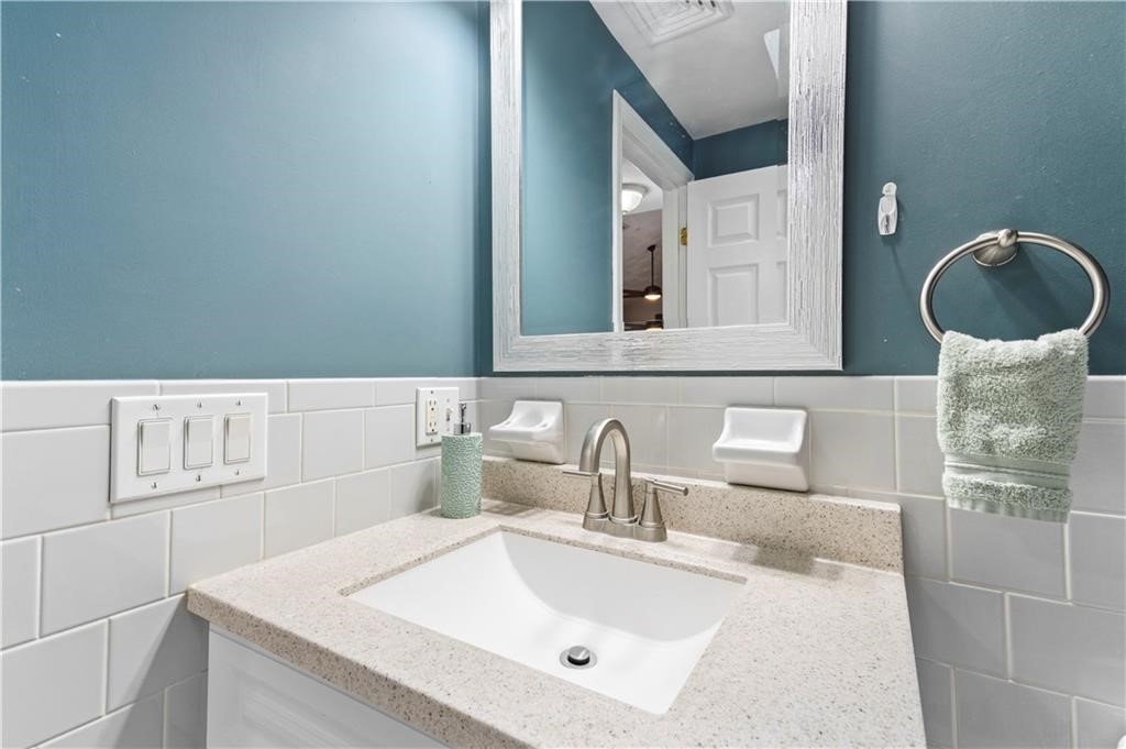 3605 Mendon Road Cumberland, RI 02864 - Photo 24 of 41