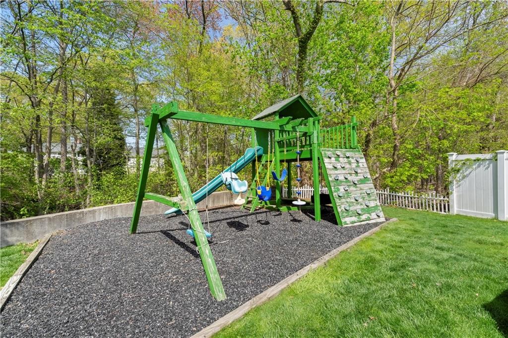 3605 Mendon Road Cumberland, RI 02864 - Photo 34 of 41