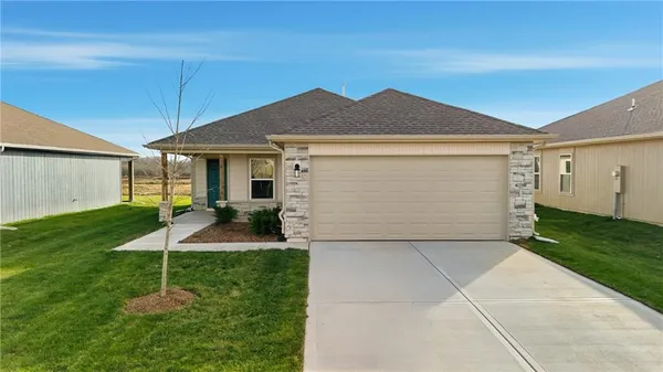 $340,290 | 19427 Lincoln Street, Spring Hill, KS 66083