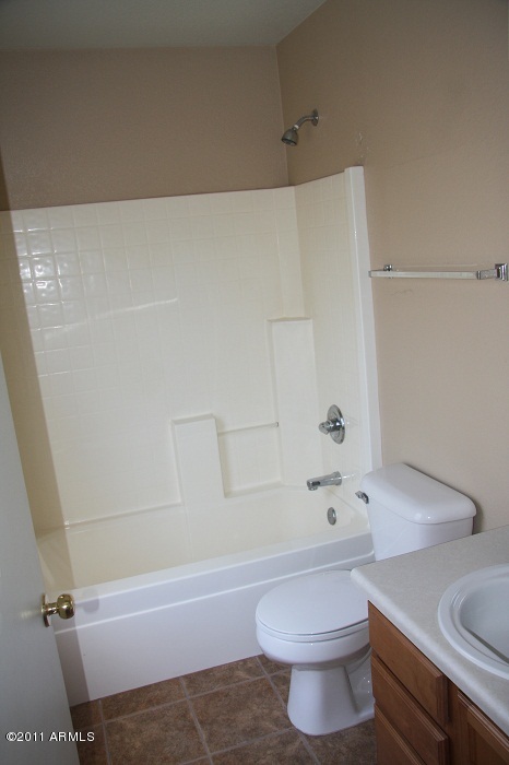 9617 West Payson Road Tolleson, AZ 85353 - Photo 8 of 10 MASTER BATH
