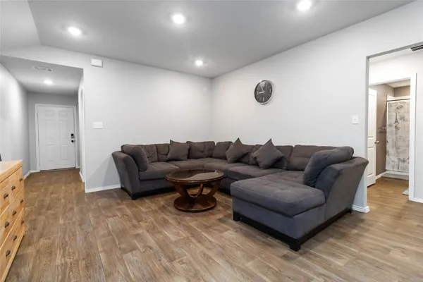 $2,000 | 2845 Wolfcreek, New Braunfels, TX 78130