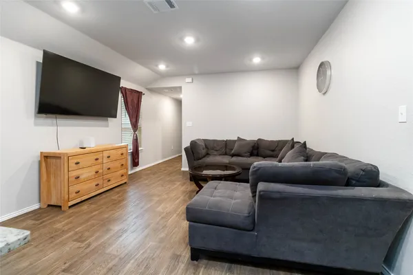 $2,000 | 2845 Wolfcreek, New Braunfels, TX 78130