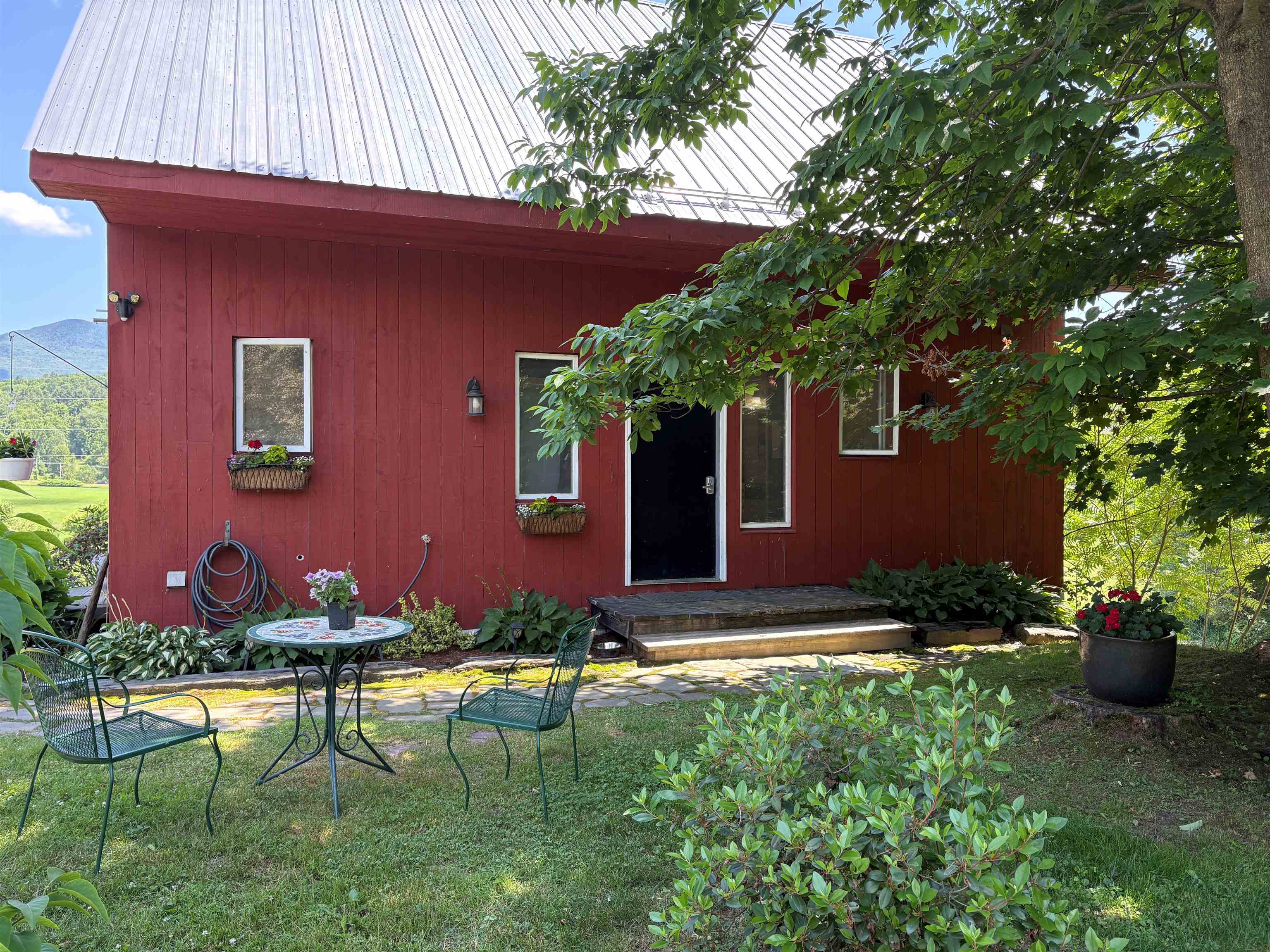 1487 River Road Stowe, VT 05672 - Photo 4 of 56