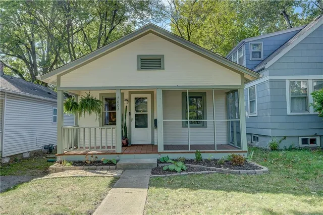 $225,000 | 7602 Pennsylvania Avenue, Kansas City, MO 64114