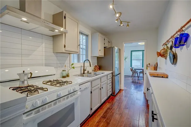 $225,000 | 7602 Pennsylvania Avenue, Kansas City, MO 64114