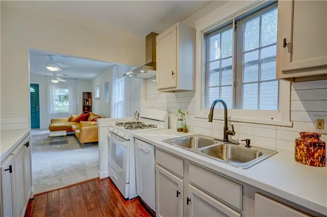 $225,000 | 7602 Pennsylvania Avenue, Kansas City, MO 64114