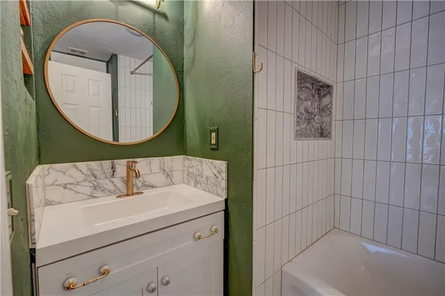 $225,000 | 7602 Pennsylvania Avenue, Kansas City, MO 64114