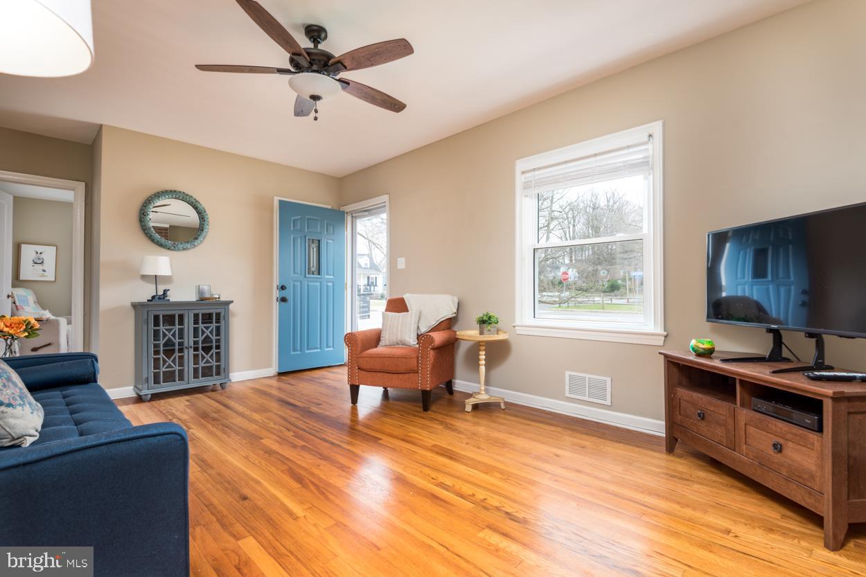 2847 Cameron Road Falls Church, VA 22042 - Photo 6 of 39 Gallery Image 6