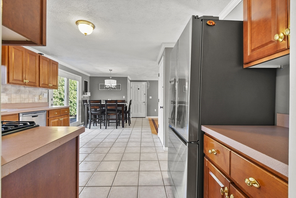 148 Robinette Road Stoughton, MA 02072 - Photo 5 of 41 Gallery Image 5