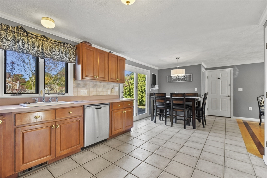 148 Robinette Road Stoughton, MA 02072 - Photo 9 of 41 Gallery Image 9