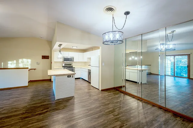 $1,800 | 6920 Mariner Drive, Unit 204, Mount Pleasant, WI 53406