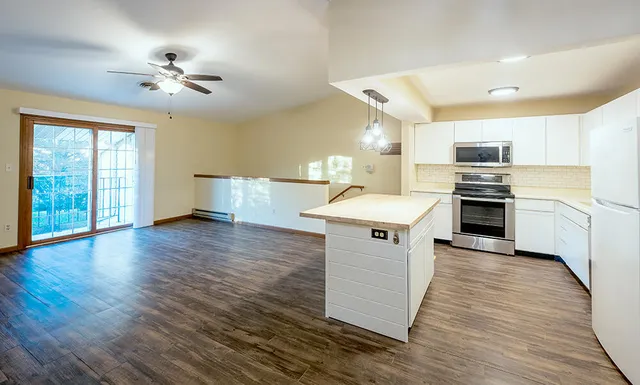 $1,800 | 6920 Mariner Drive, Unit 204, Mount Pleasant, WI 53406