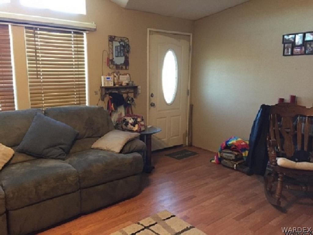3995 Eloy Road, Unit 66 Golden Valley, AZ 86413 - Photo 4 of 27 a living room with furniture and a mirror