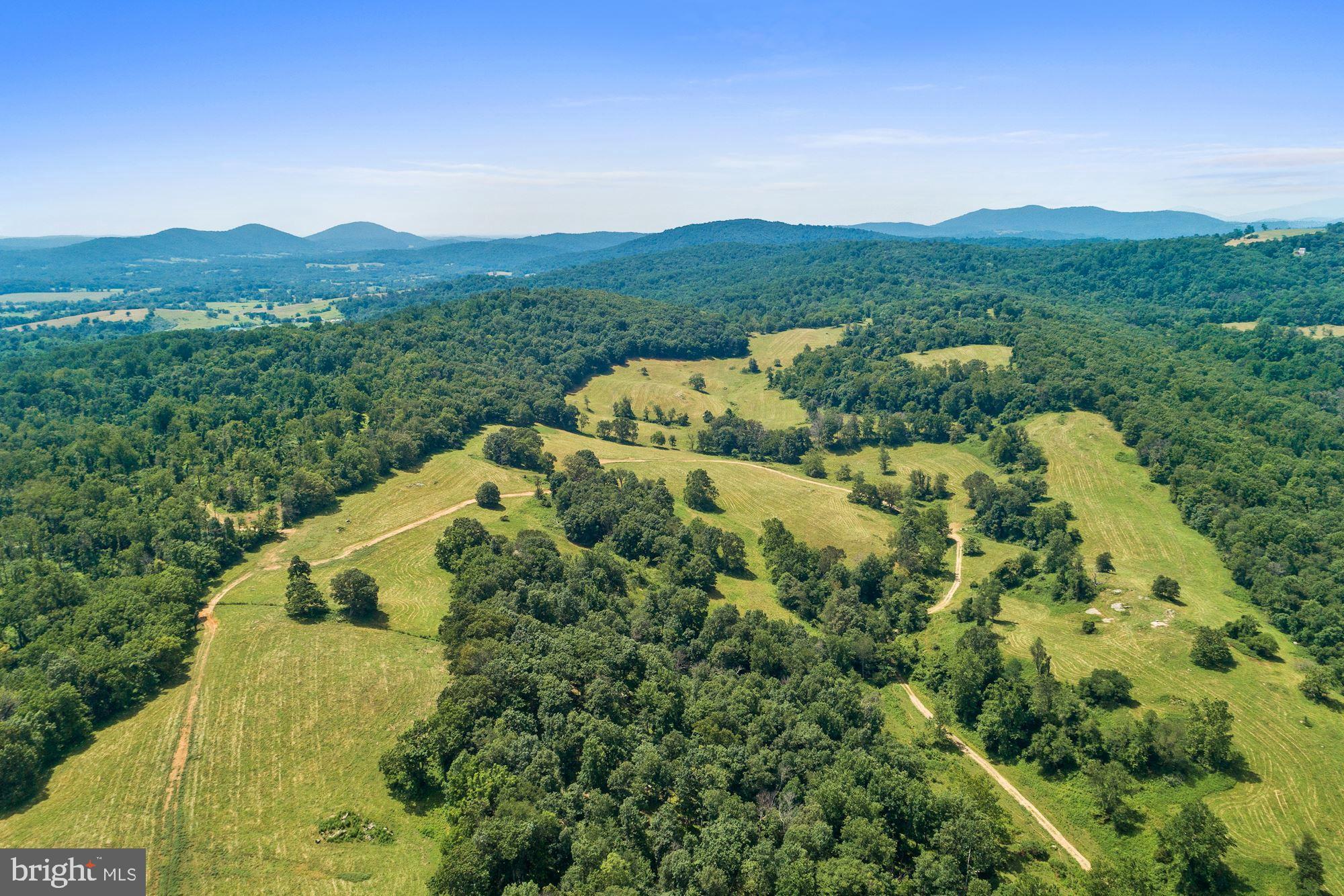 1702 Winchester Road Delaplane, VA 20144 - Photo 4 of 12 Gallery Image 4