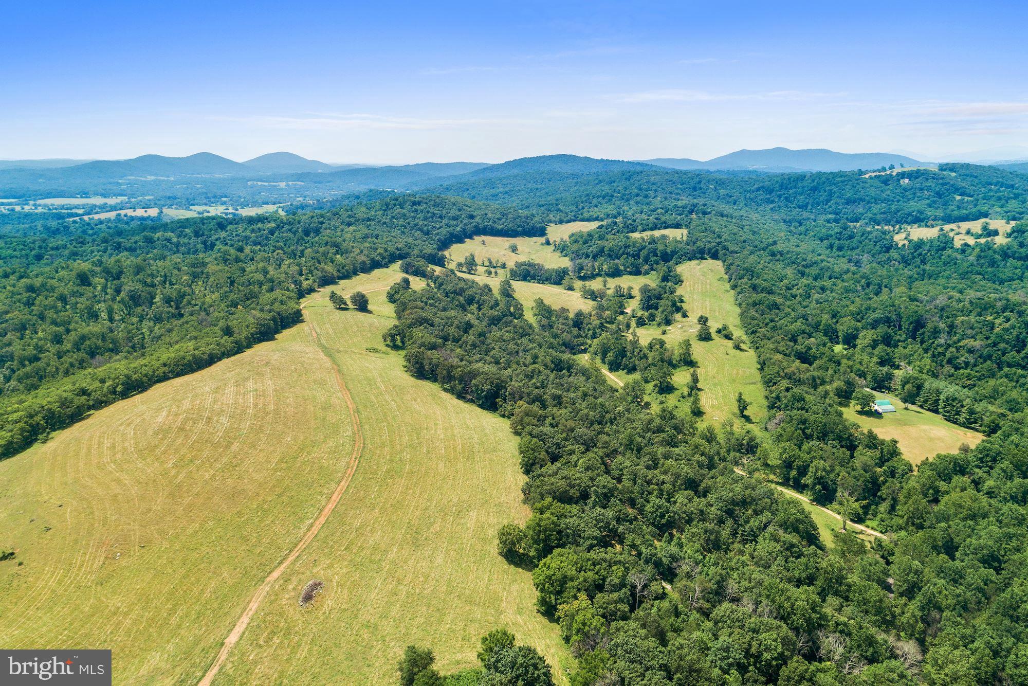 1702 Winchester Road Delaplane, VA 20144 - Photo 5 of 12 Gallery Image 5