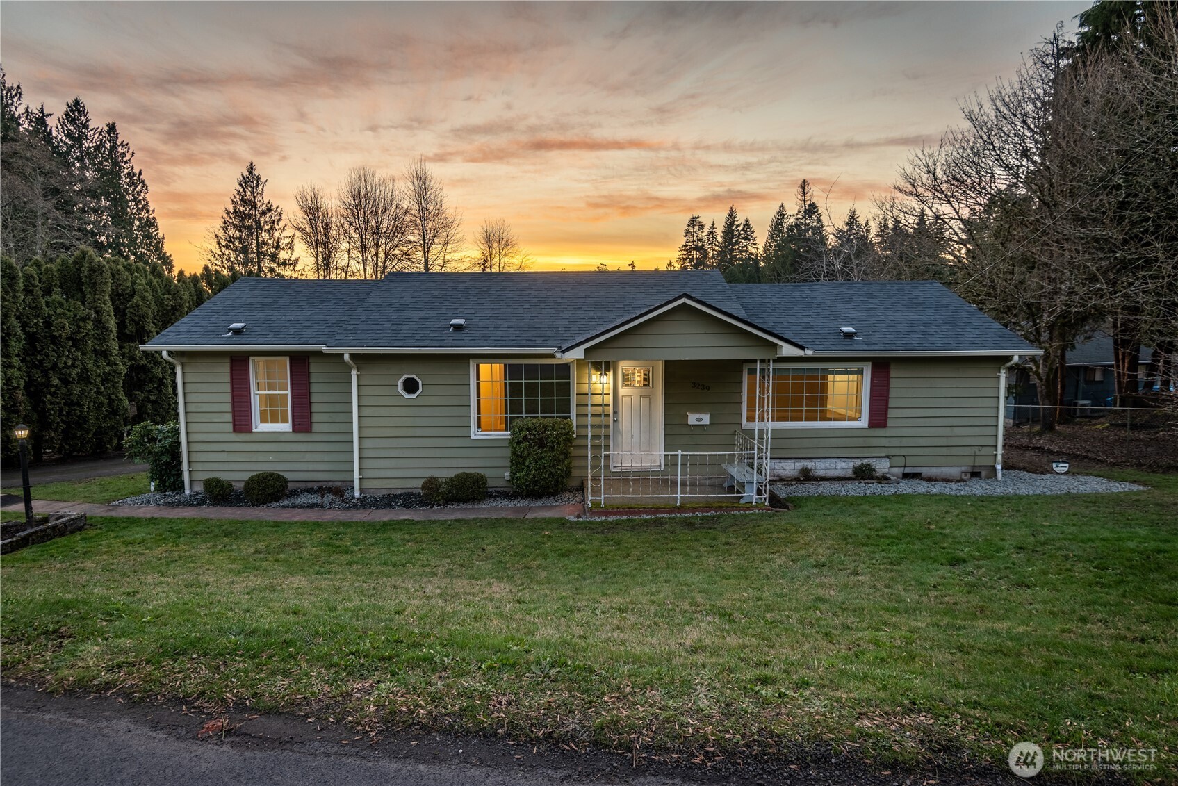 3239 Virginia Way Longview, WA 98632 - Photo 3 of 39 Gallery Image 3
