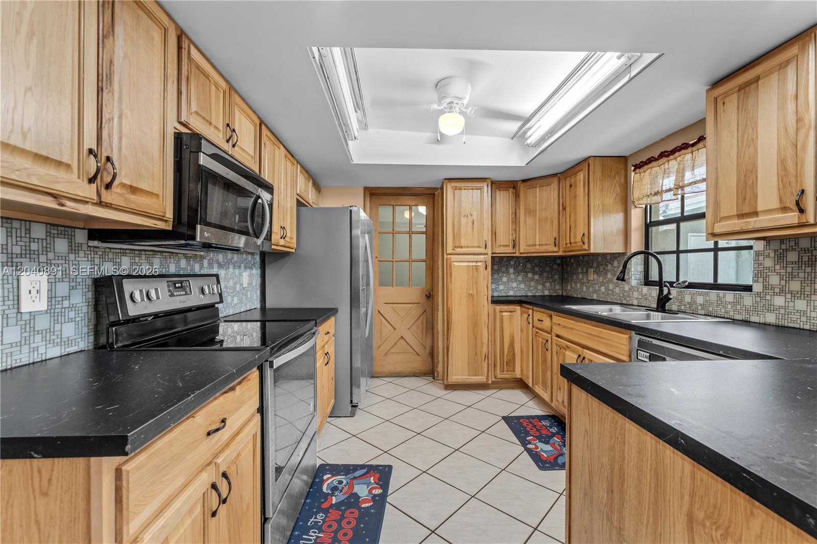 6860 Southwest 18th Street Miami, FL 33155 - Photo 10 of 35
