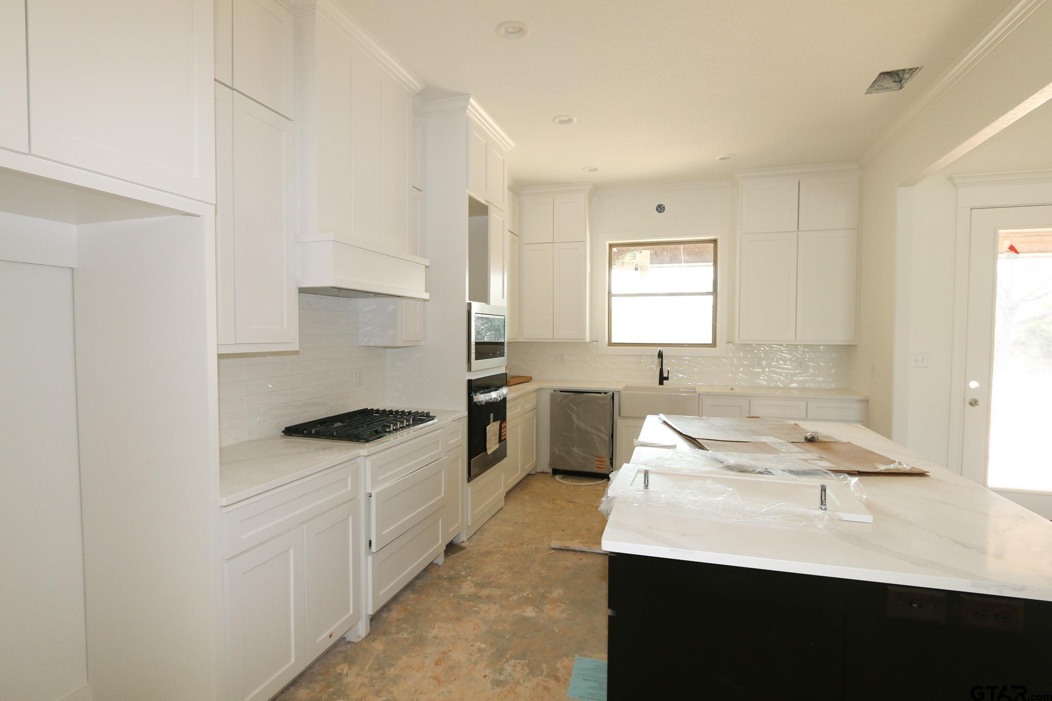 16503 Cooper Way Flint, TX 75762 - Photo 15 of 33 a kitchen with a sink appliances and cabinets