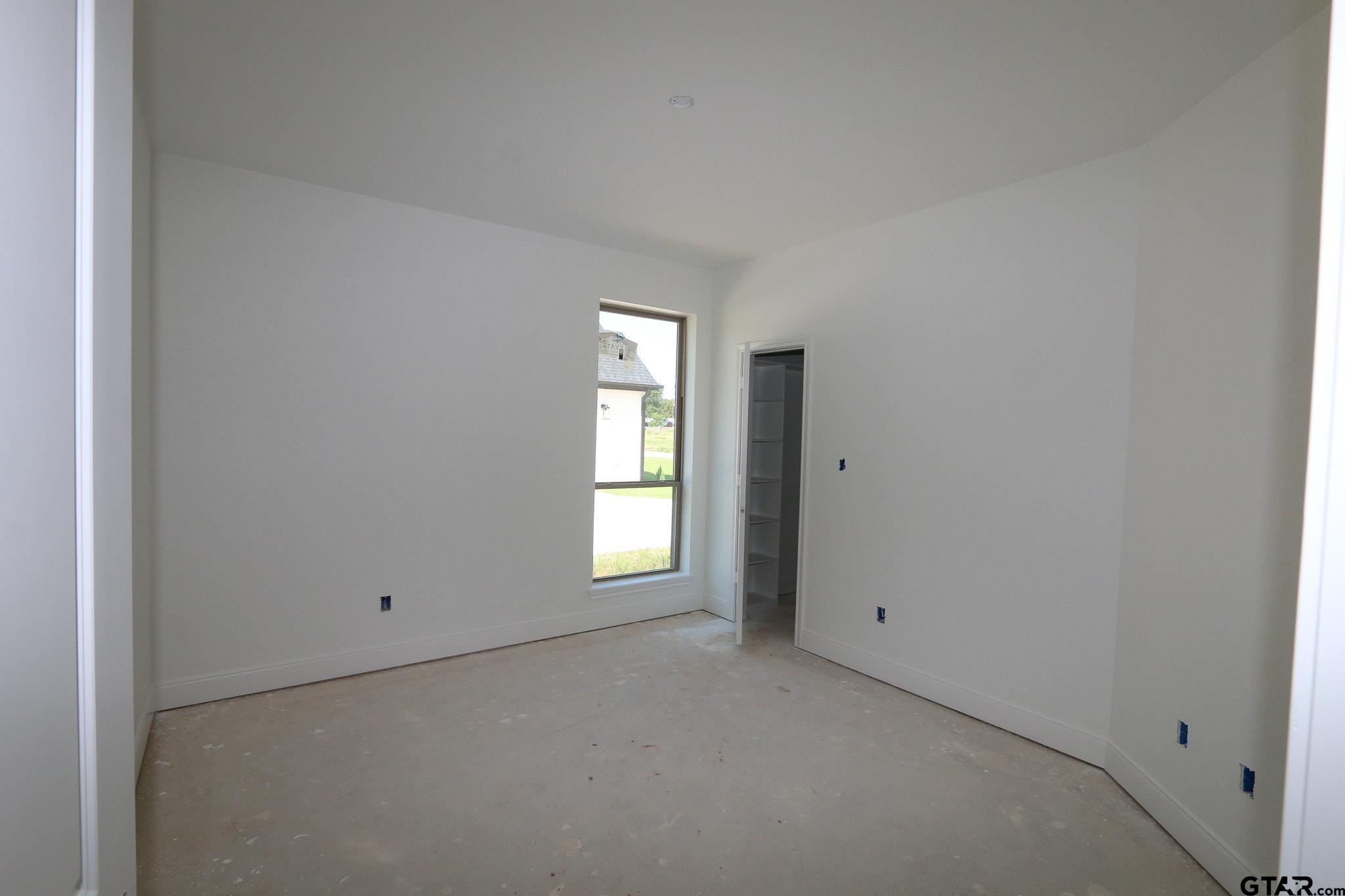 16503 Cooper Way Flint, TX 75762 - Photo 25 of 33 an empty room with windows and closet