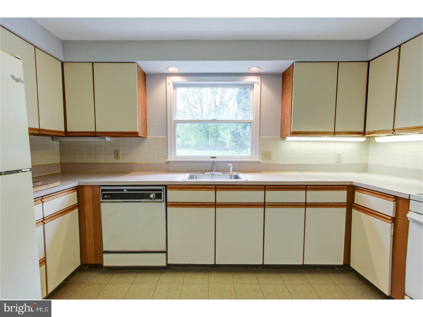 224 Allison Road Oreland, PA 19075 - Photo 14 of 25 Kitchen