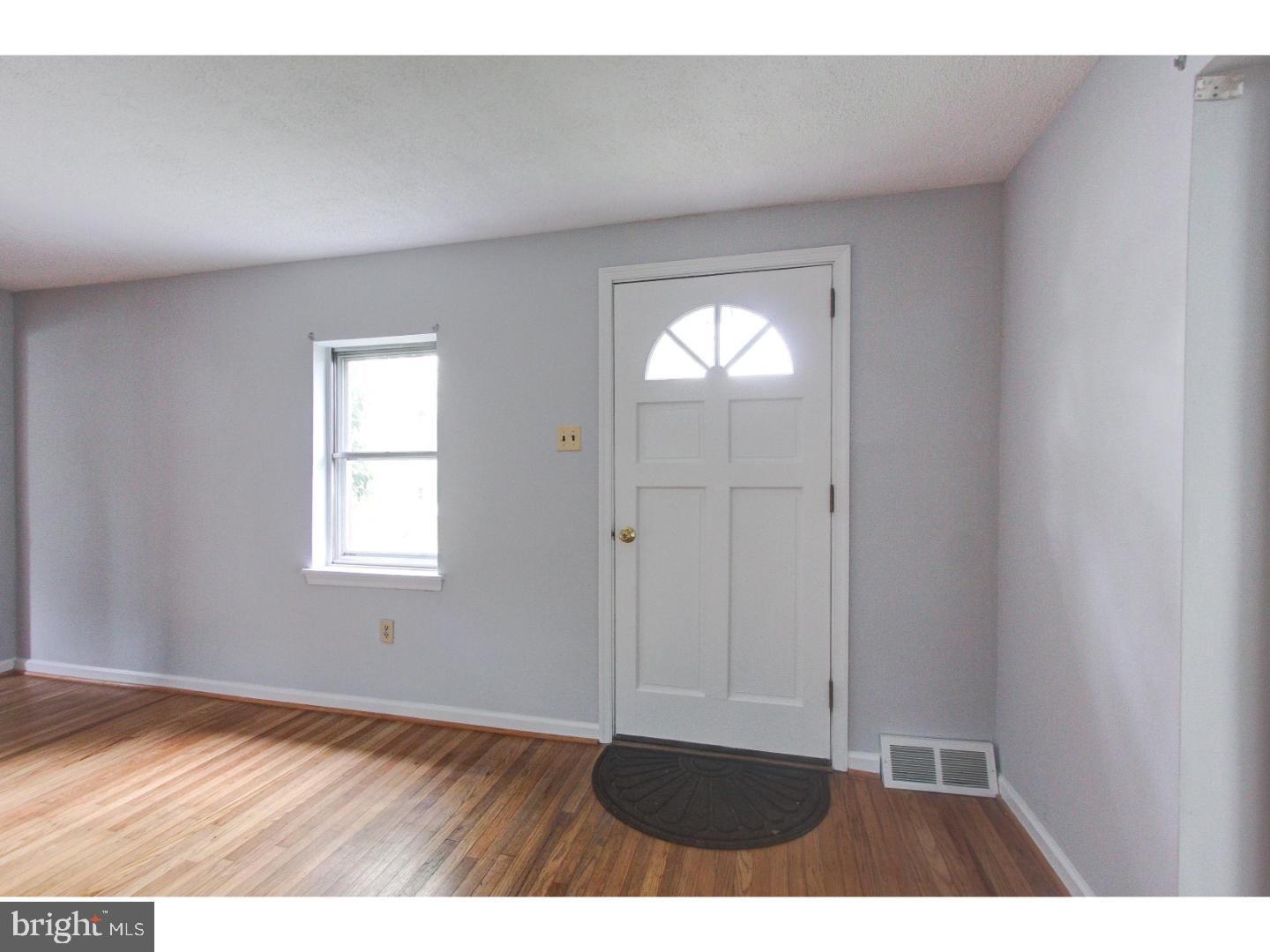 224 Allison Road Oreland, PA 19075 - Photo 4 of 25 Living Room