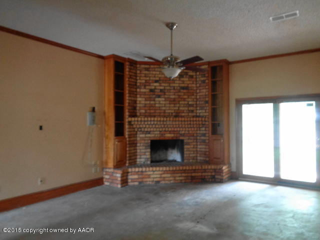 4210 Rincon Avenue Amarillo, TX 79110 - Photo 4 of 11 a living room with a fireplace