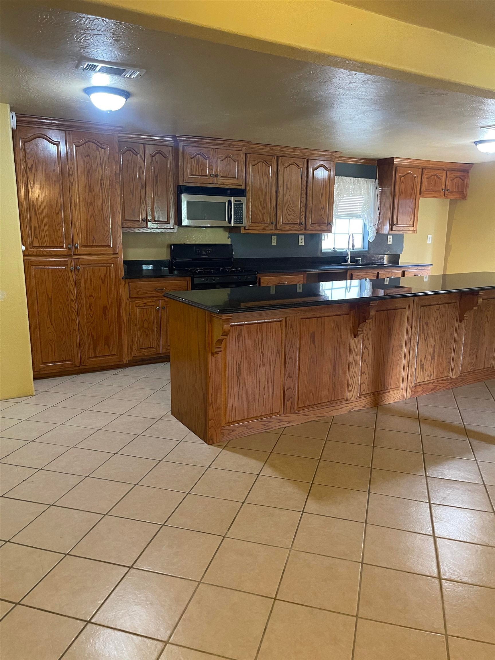 635 Spoonemore Road Vidor, TX 77662 - Photo 4 of 22 Gallery Image 4