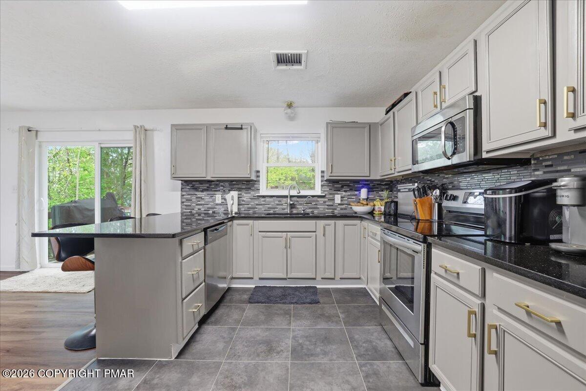 2108 Freedom Way Pocono Summit, PA 18346 - Photo 21 of 92 021-024_847A3982