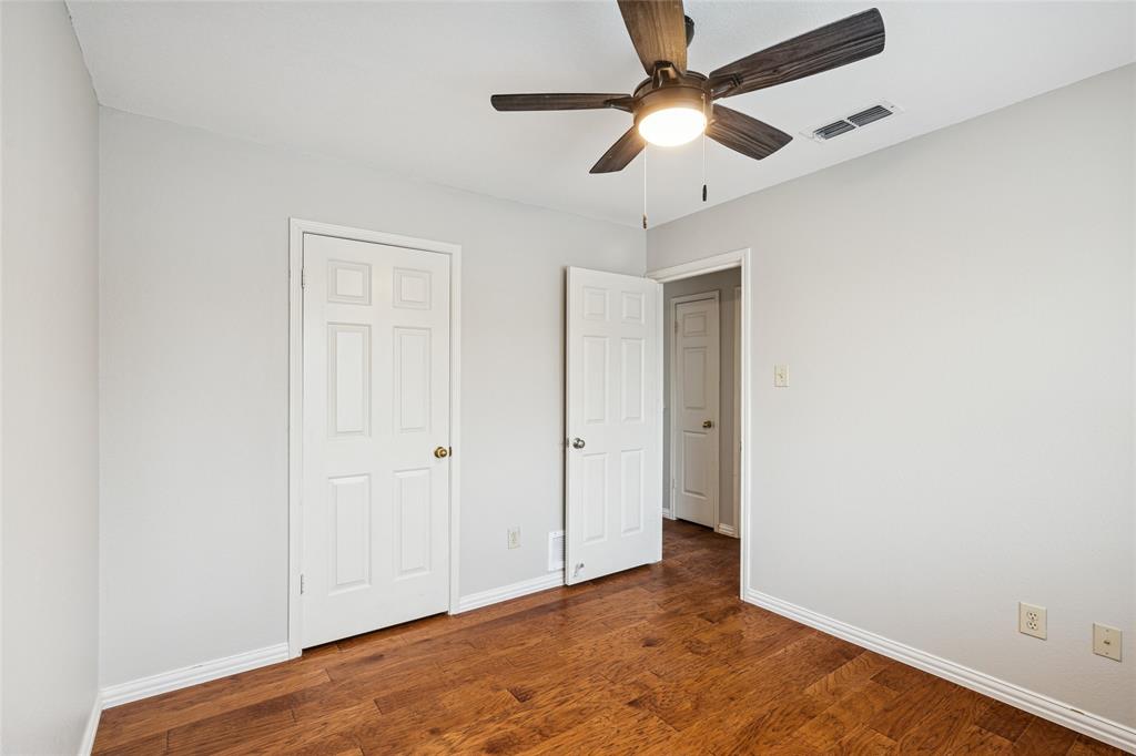 356 Arbor Court Euless, TX 76039 - Photo 25 of 37 Additional view of 2nd bedroom