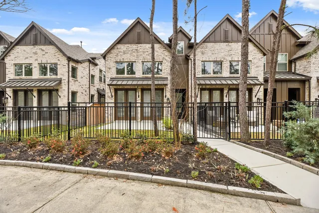 $449,990 | 2708 Woodforest Parkway North, Montgomery, TX 77316