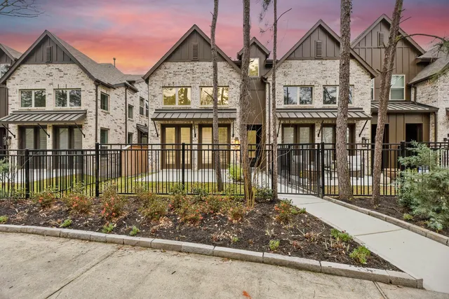 $449,990 | 2708 Woodforest Parkway North, Montgomery, TX 77316