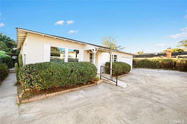 a house view with a outdoor space