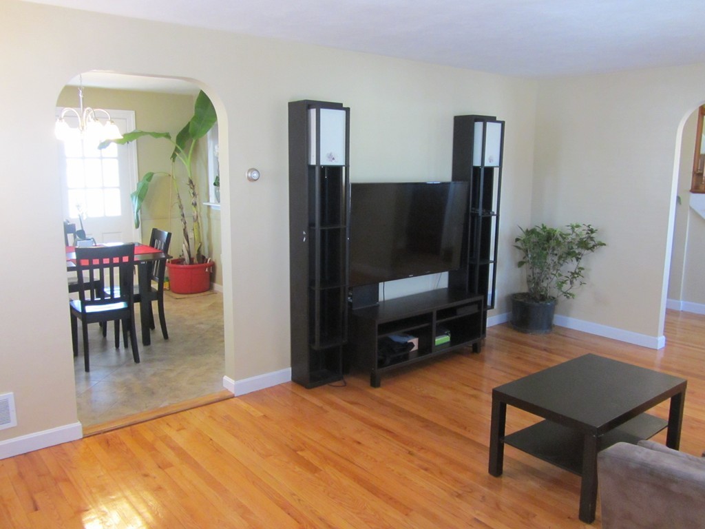 52 Starrett Road Lynn, MA 01905 - Photo 4 of 26 Gallery Image 4
