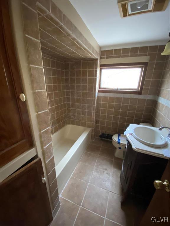 1341 Stonesthrow Road Bethlehem, PA 18015 - Photo 5 of 14 Gallery Image 5